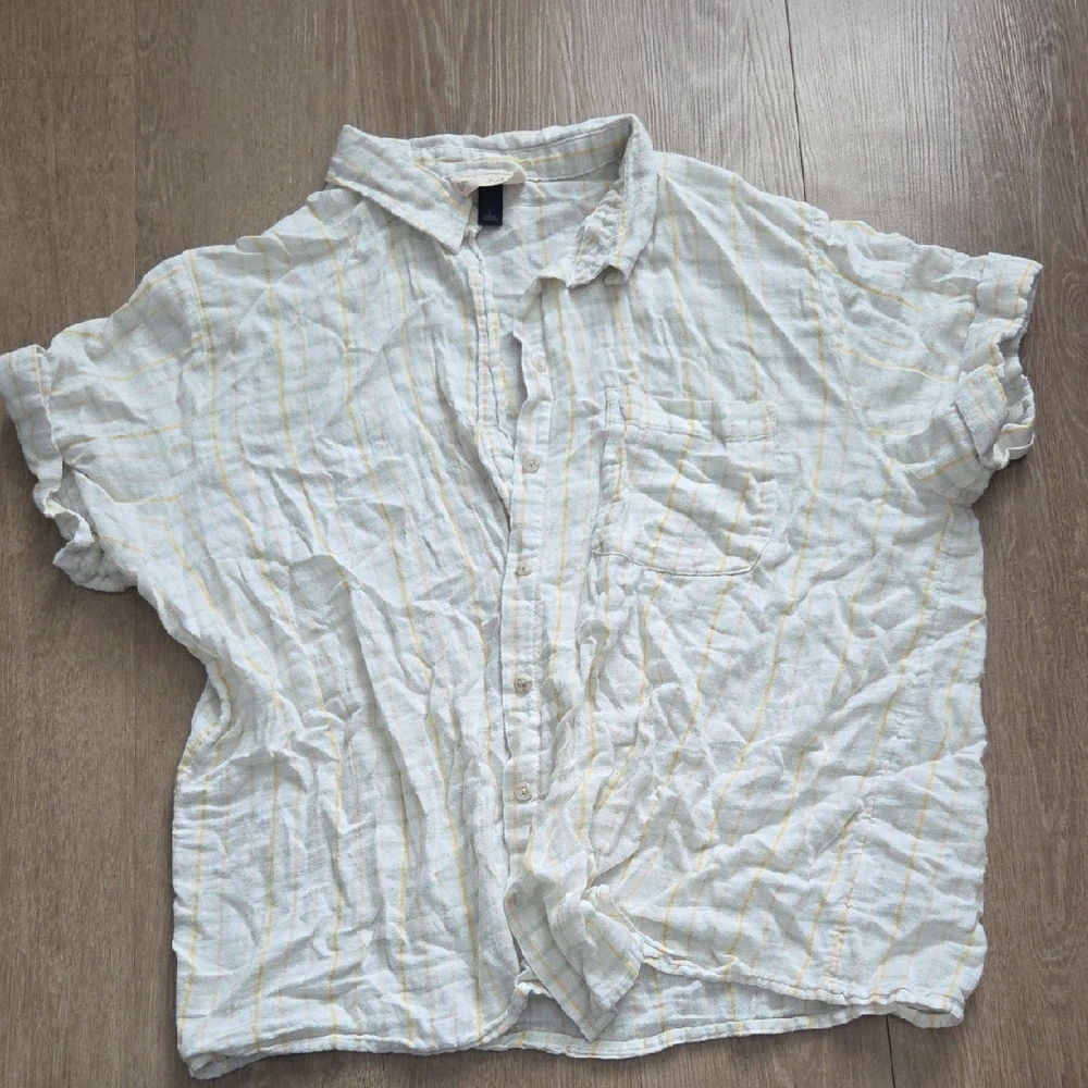 Universal Thread White and Yellow Striped Women's Button Down Shirt